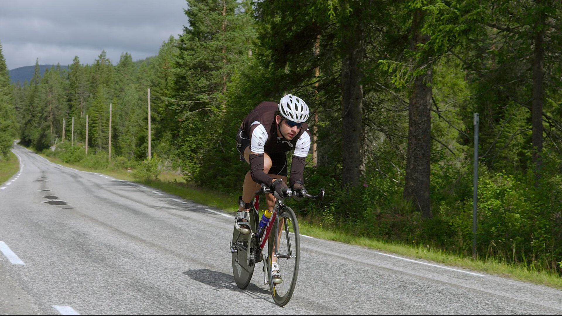 系列赛激战正酣,球迷激情高涨,激情足球解说导航