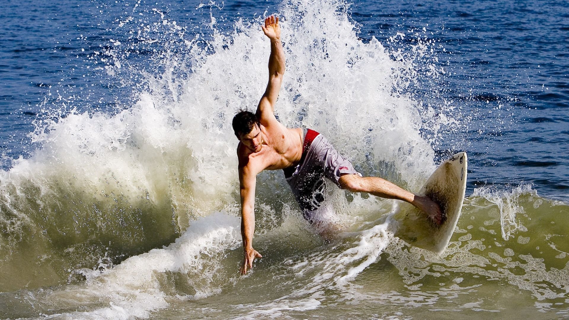 锡安左腿筋一级拉伤至少休7–10天，甜蜜惩罚第12季全集